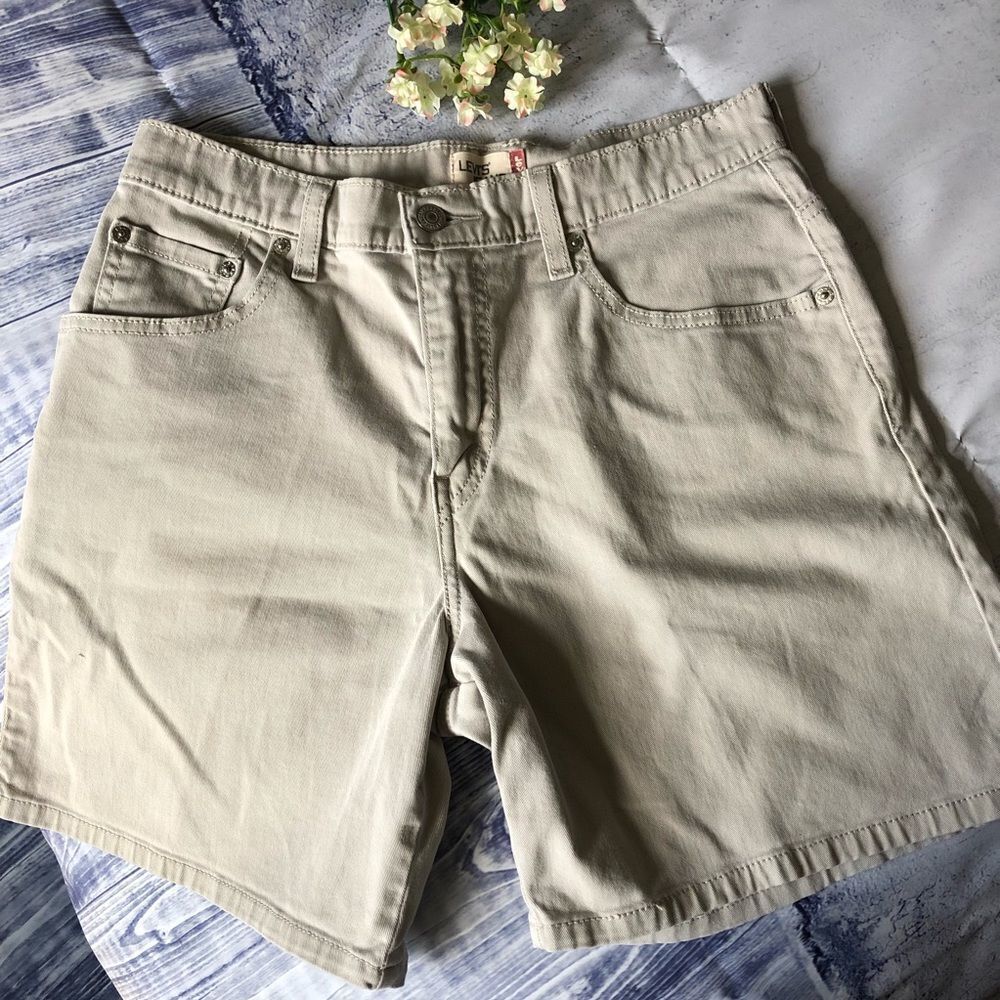 Levi’s Woman’s Tan Jean Bermuda shorts